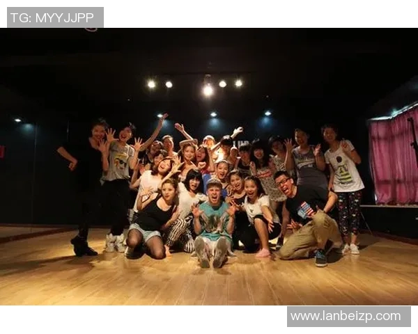 街舞战术解析:深入探讨北京街舞队的防守策略与技巧 街舞战术解析:深入探讨北京街舞队的防守策略与技巧