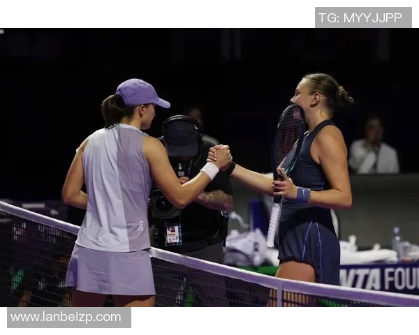 网球赛场激战正酣 精彩对决引爆全场热情 力与美的完美碰撞